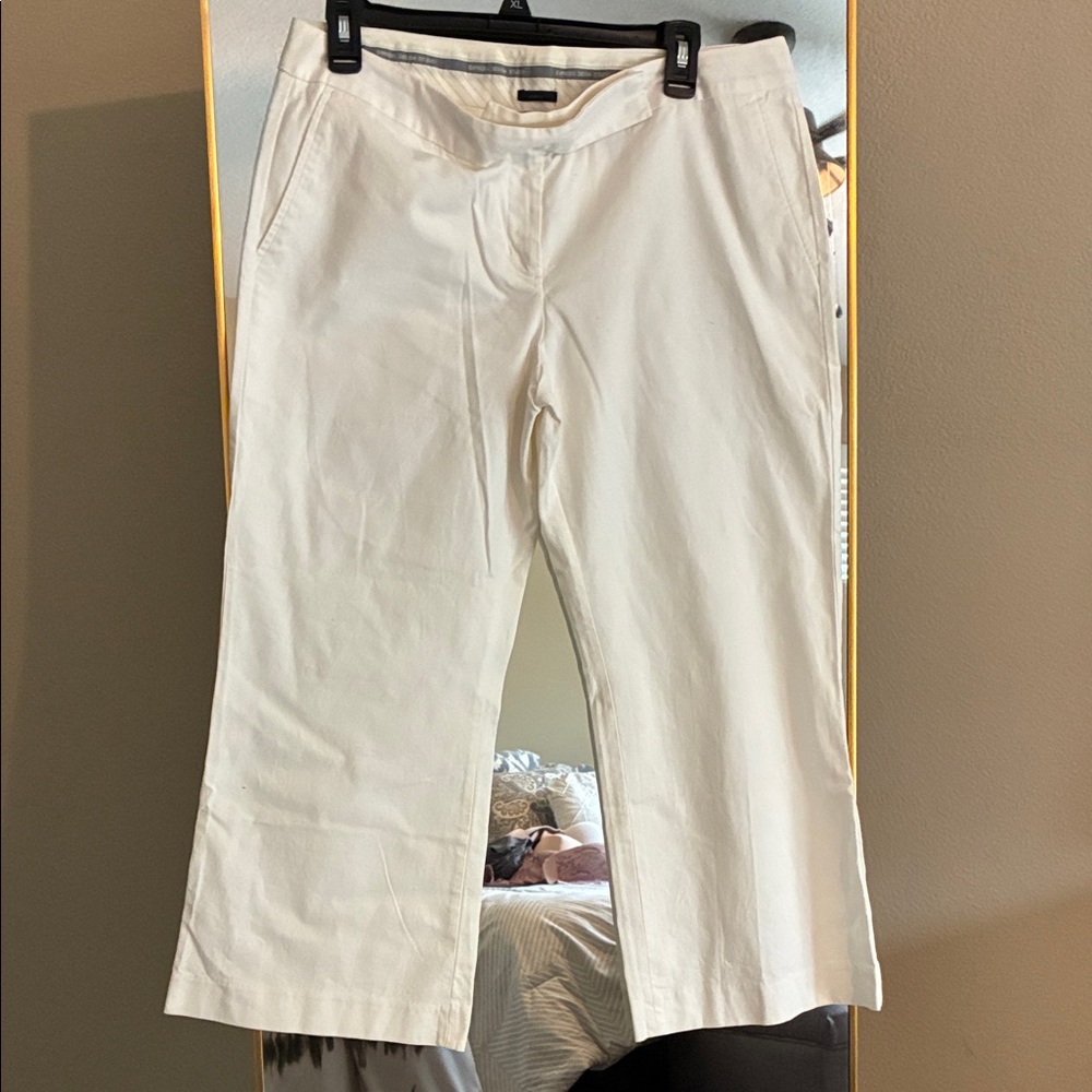 Express Women's Cream Capris